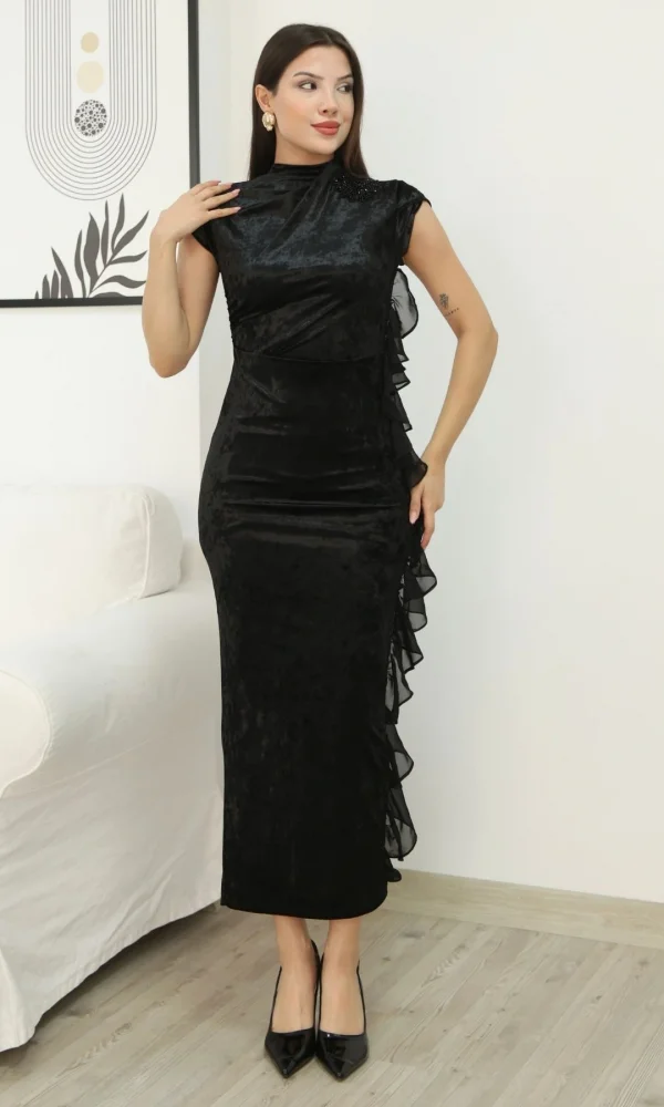 Çiçek Broşlu Fırfır Detaylı Kadife Abiye Elbise 6062-Siyah