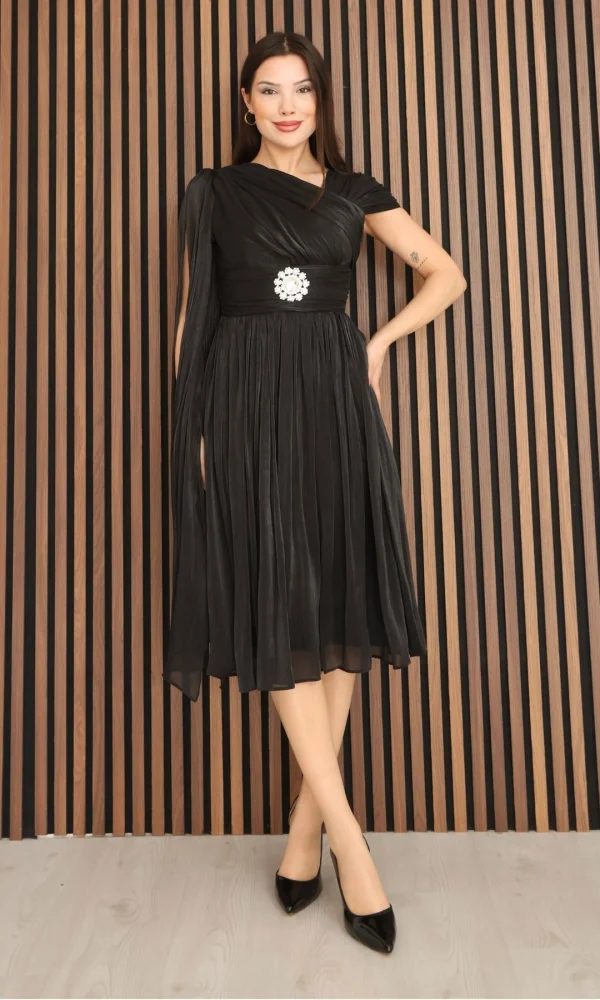 Asimetrik Yaka Büzgü Detaylı Pelerinli Midi Abiye Elbise 2353-Siyah