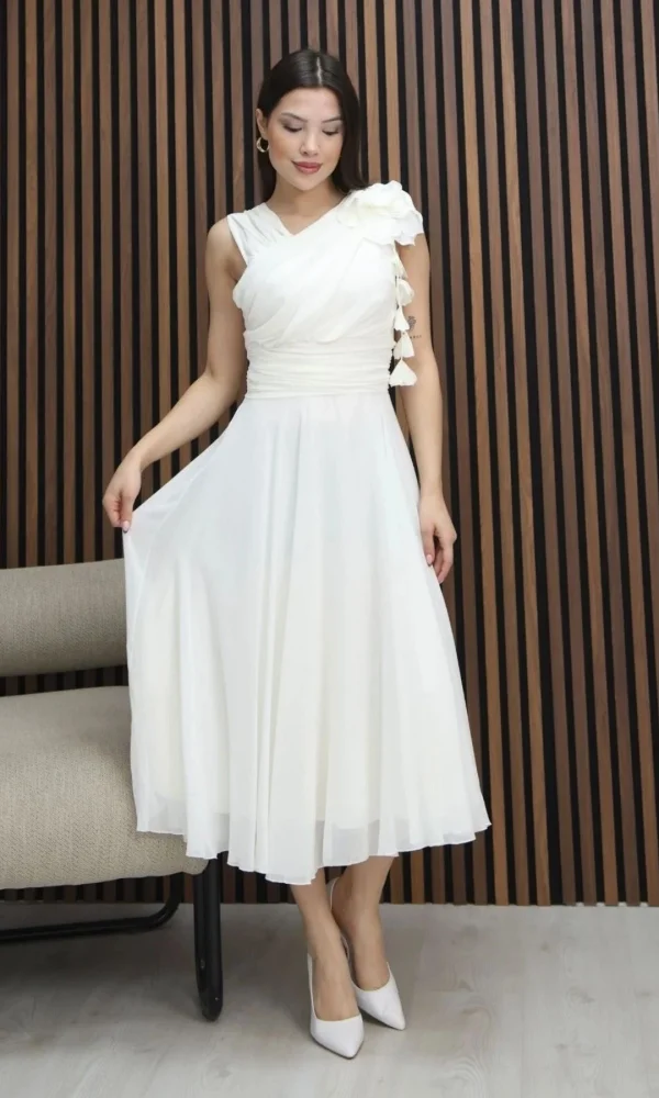 Asimetrik Yaka Çiçek Detaylı Büzgülü Şifon Midi Elbise 2384-Beyaz