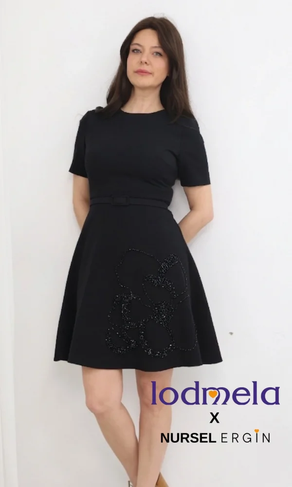 Nursel Ergin İşleme Detaylı Kemerli Elbise 6082-Siyah