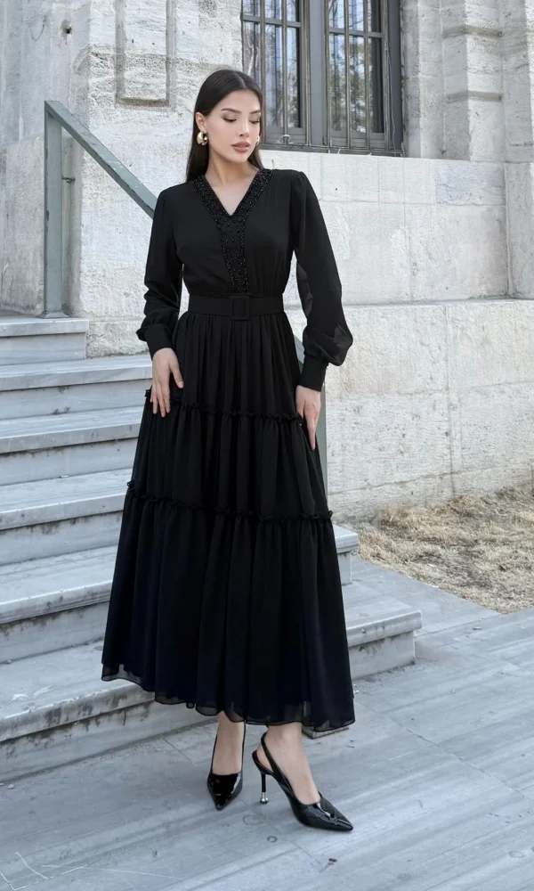 Büzgü ve Kemer Detaylı İşlemeli V Yaka Şifon Elbise 6036-Siyah