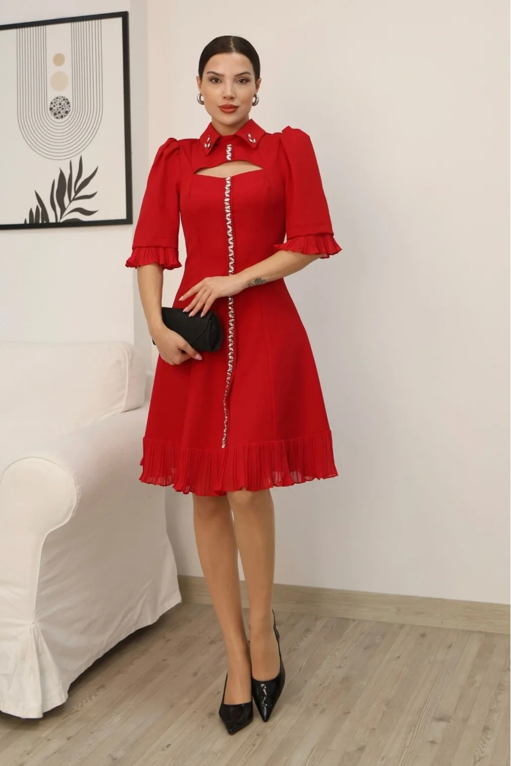 Göğüs Dekolteli El İşlemeli Gömlek Yaka Elbise 2310-Kırmızı