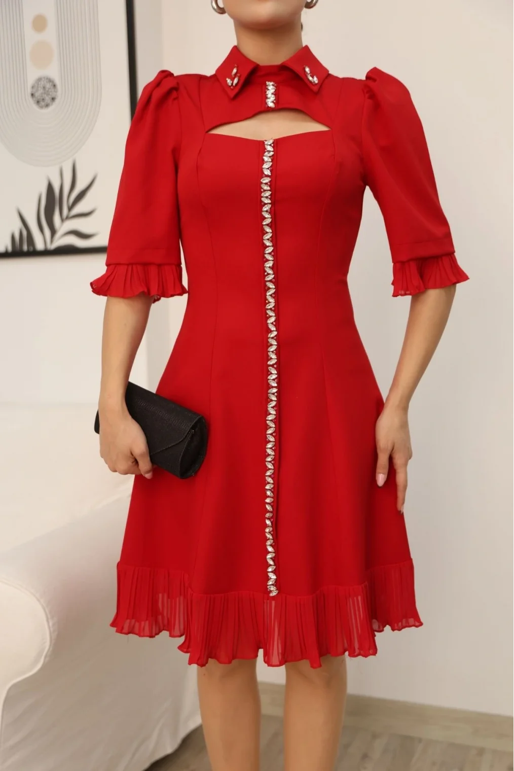 Göğüs Dekolteli El İşlemeli Gömlek Yaka Elbise 2310-Kırmızı