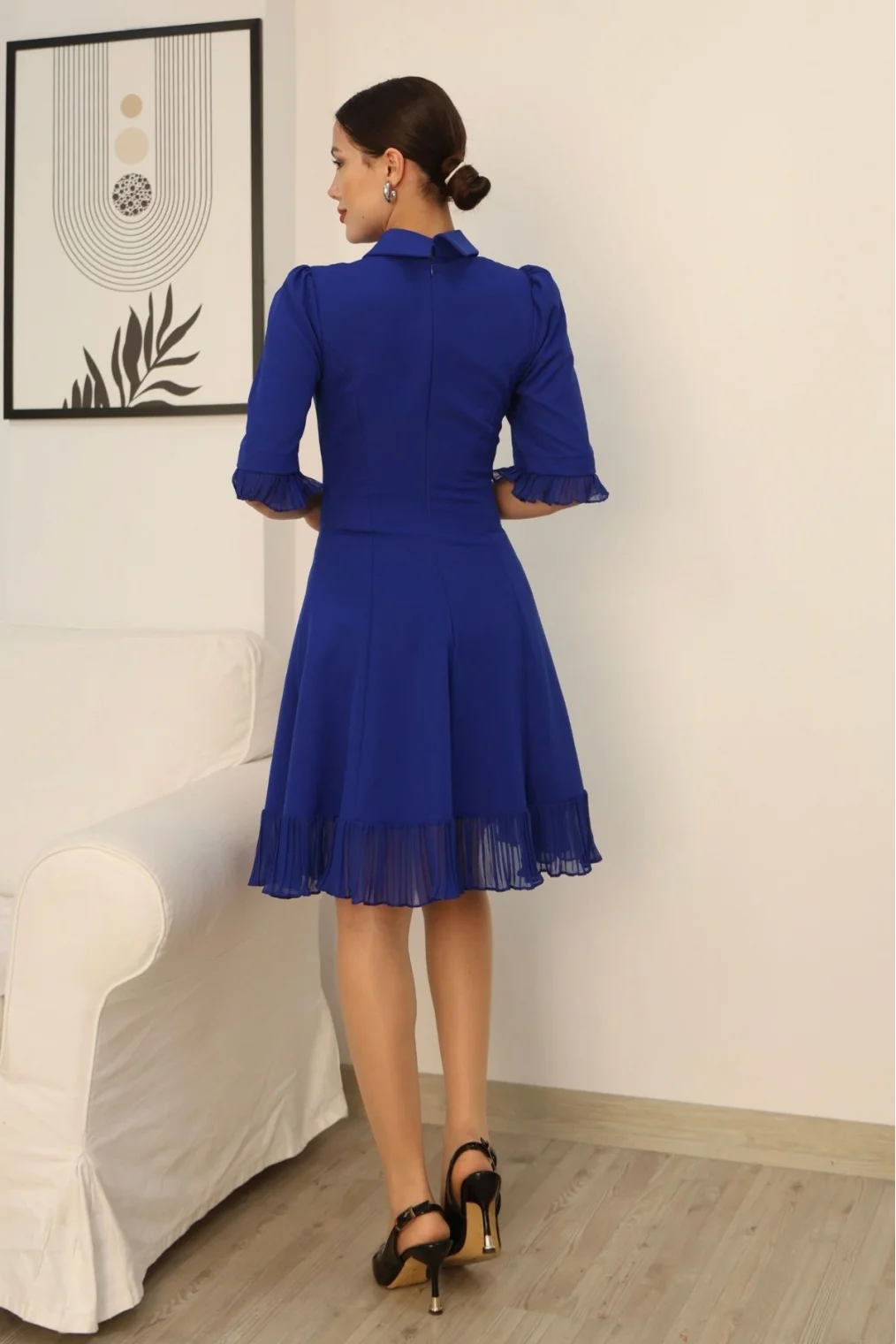 Göğüs Dekolteli El İşlemeli Gömlek Yaka Elbise 2310-Saks