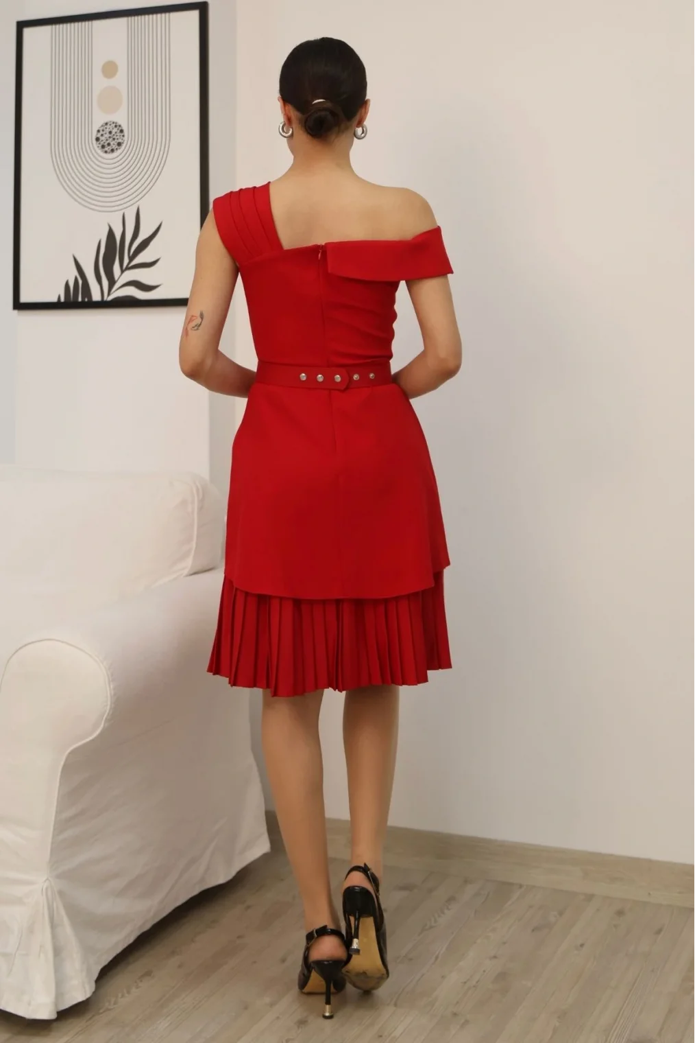Tek Omuzlu Eteği Piliseli Kemerli Midi Elbise 2373-Kırmızı