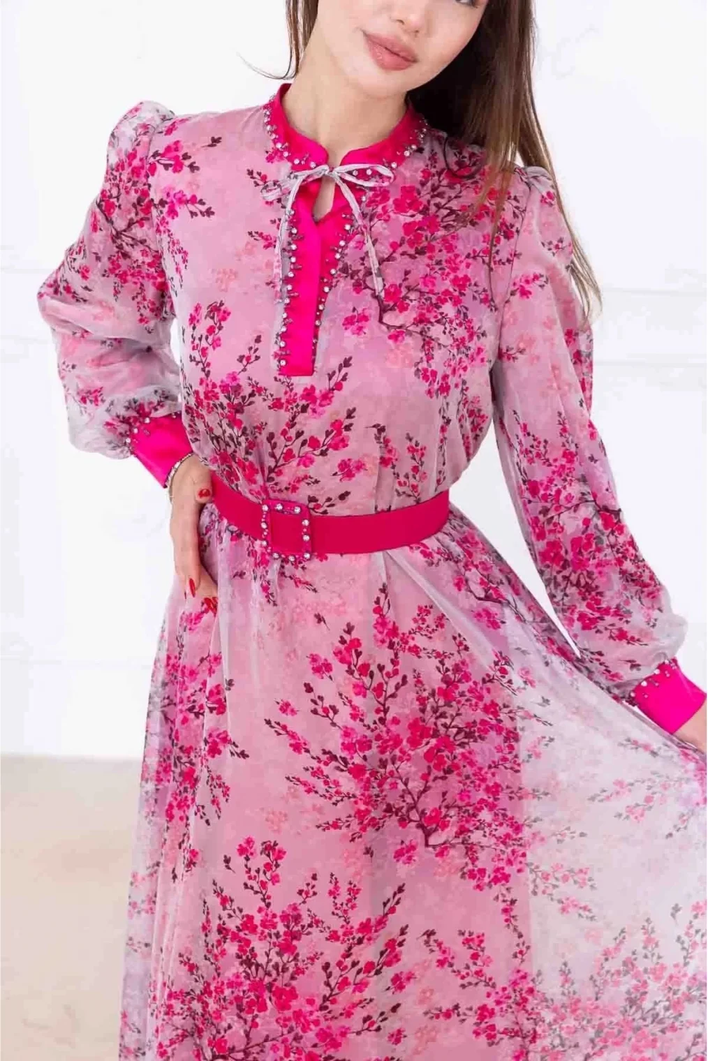 Yaka Bağlama Detaylı Boncuk İşlemeli Şifon Elbise 2735-Fuşya