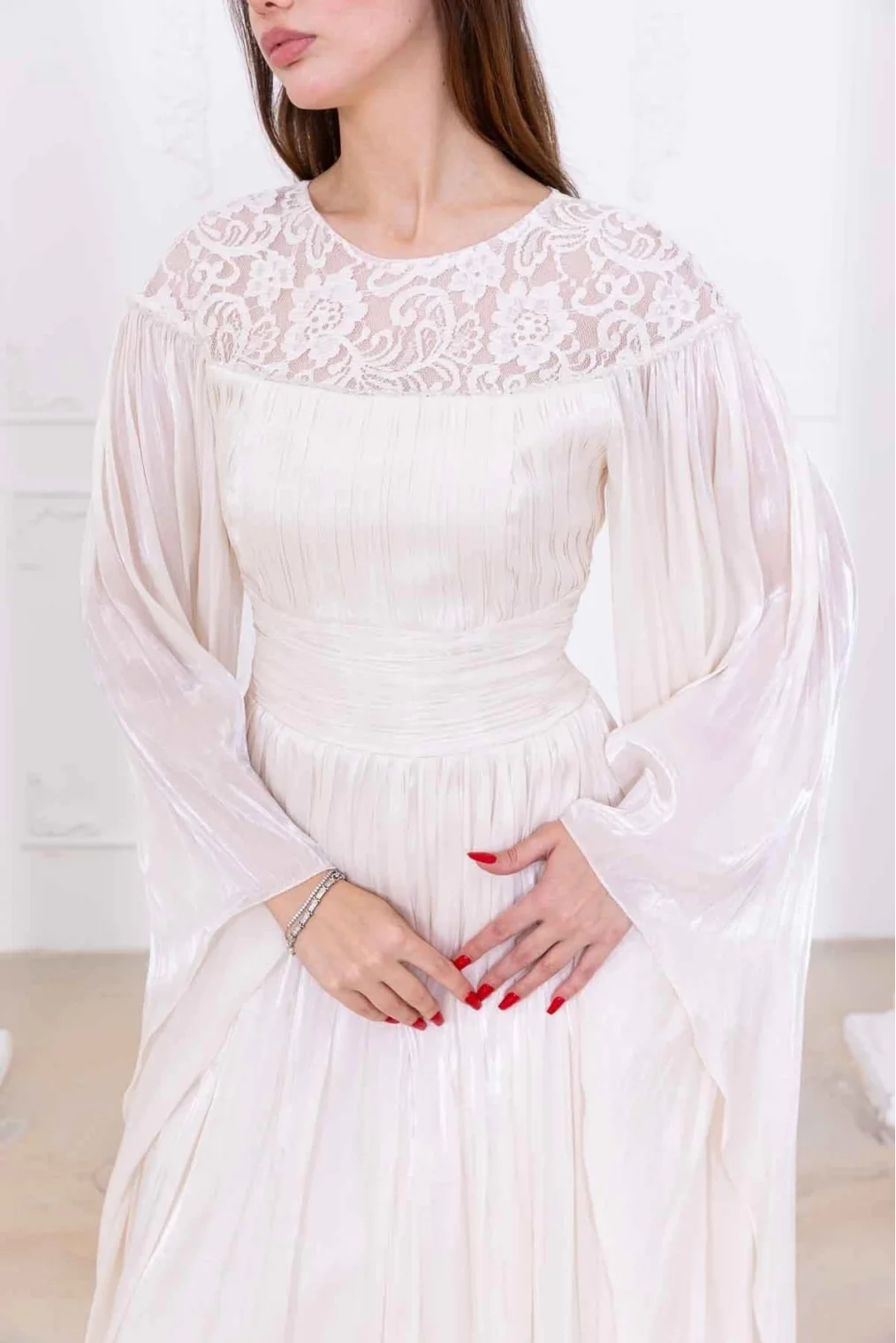 Dantel ve Pelerin Detaylı İşlemeli Abiye Elbise 2762-Bej