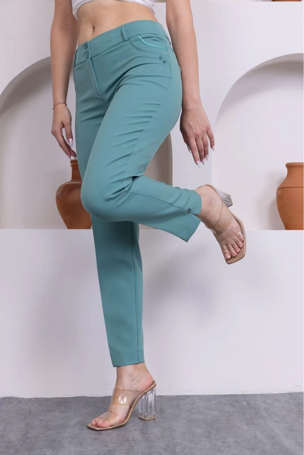 Cep Detaylı Bilek Boy Kadın Kumaş Pantolon 0101-Çağla Yeşili