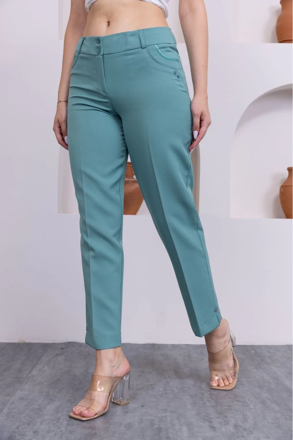 Cep Detaylı Bilek Boy Kadın Kumaş Pantolon 0101-Çağla Yeşili