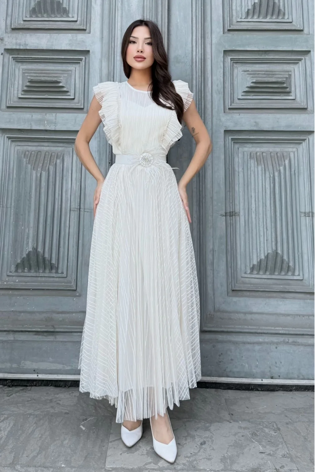 Straplez Yaka Omuz Fırfır Detaylı Kemerli Abiye Elbise 2282-Beyaz