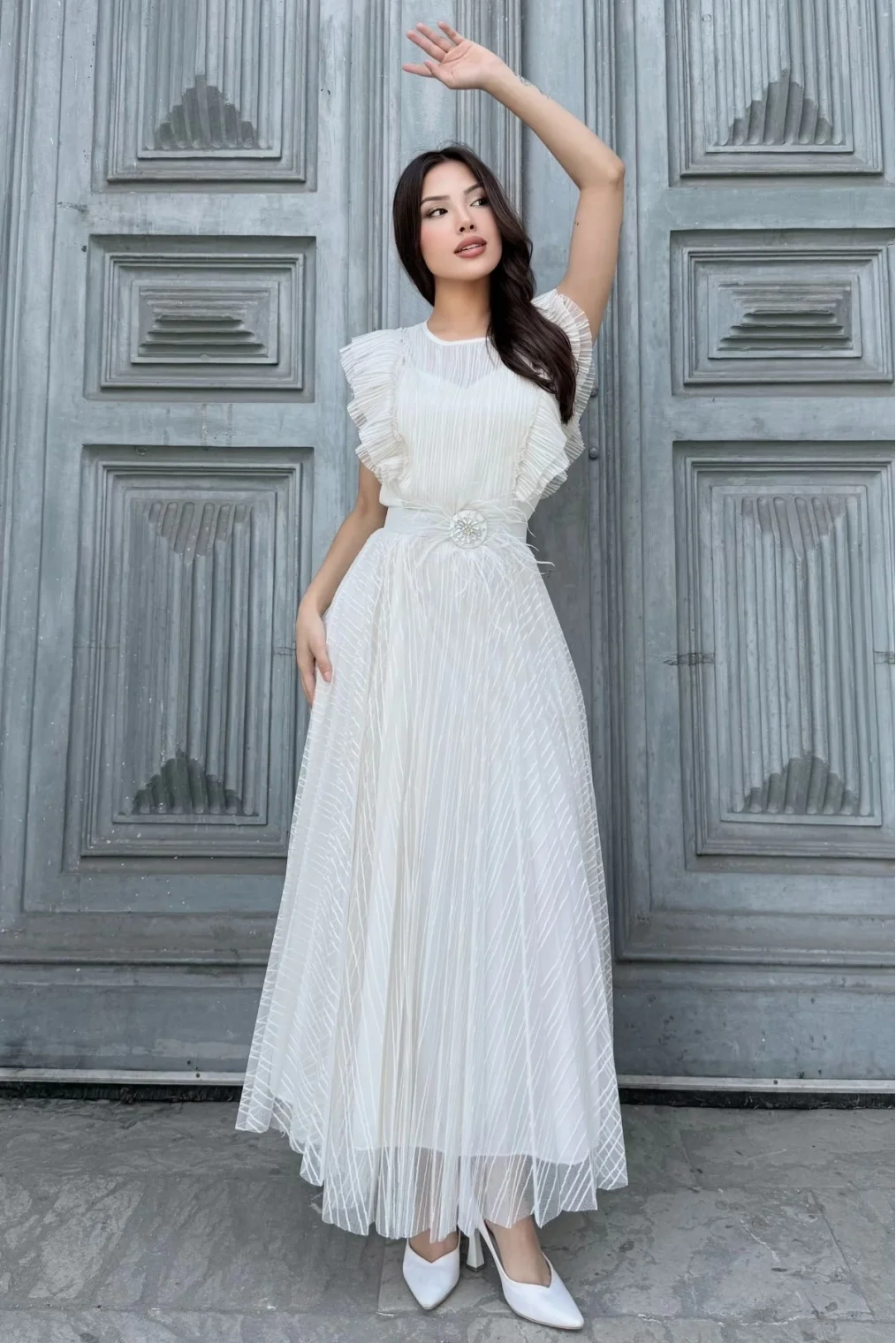 Straplez Yaka Omuz Fırfır Detaylı Kemerli Abiye Elbise 2282-Beyaz