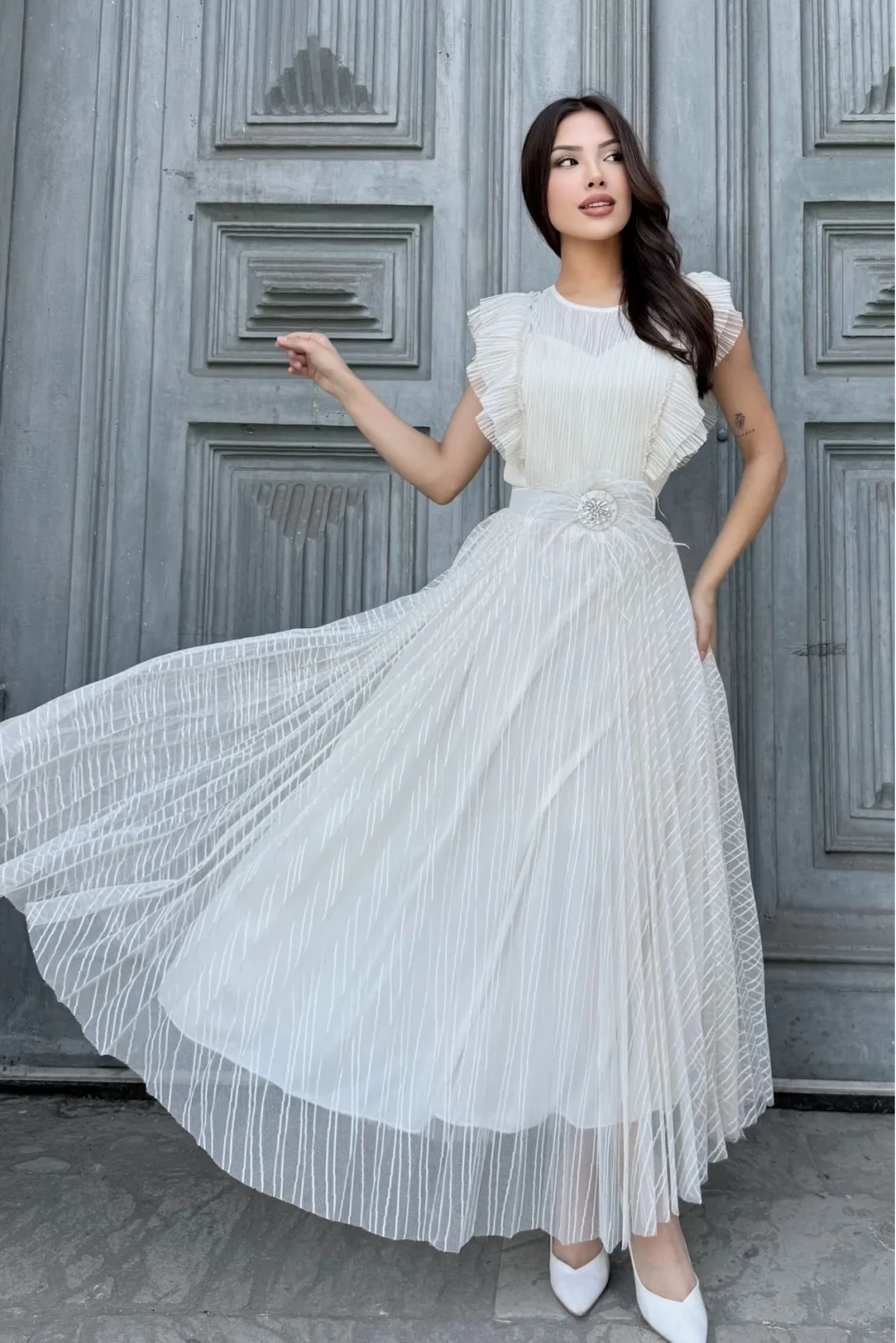 Straplez Yaka Omuz Fırfır Detaylı Kemerli Abiye Elbise 2282-Beyaz