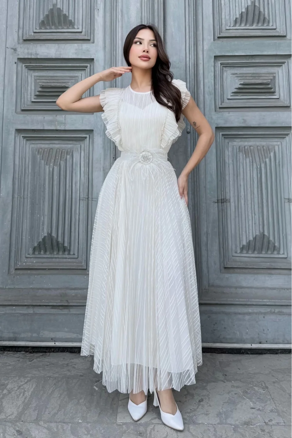 Straplez Yaka Omuz Fırfır Detaylı Kemerli Abiye Elbise 2282-Beyaz