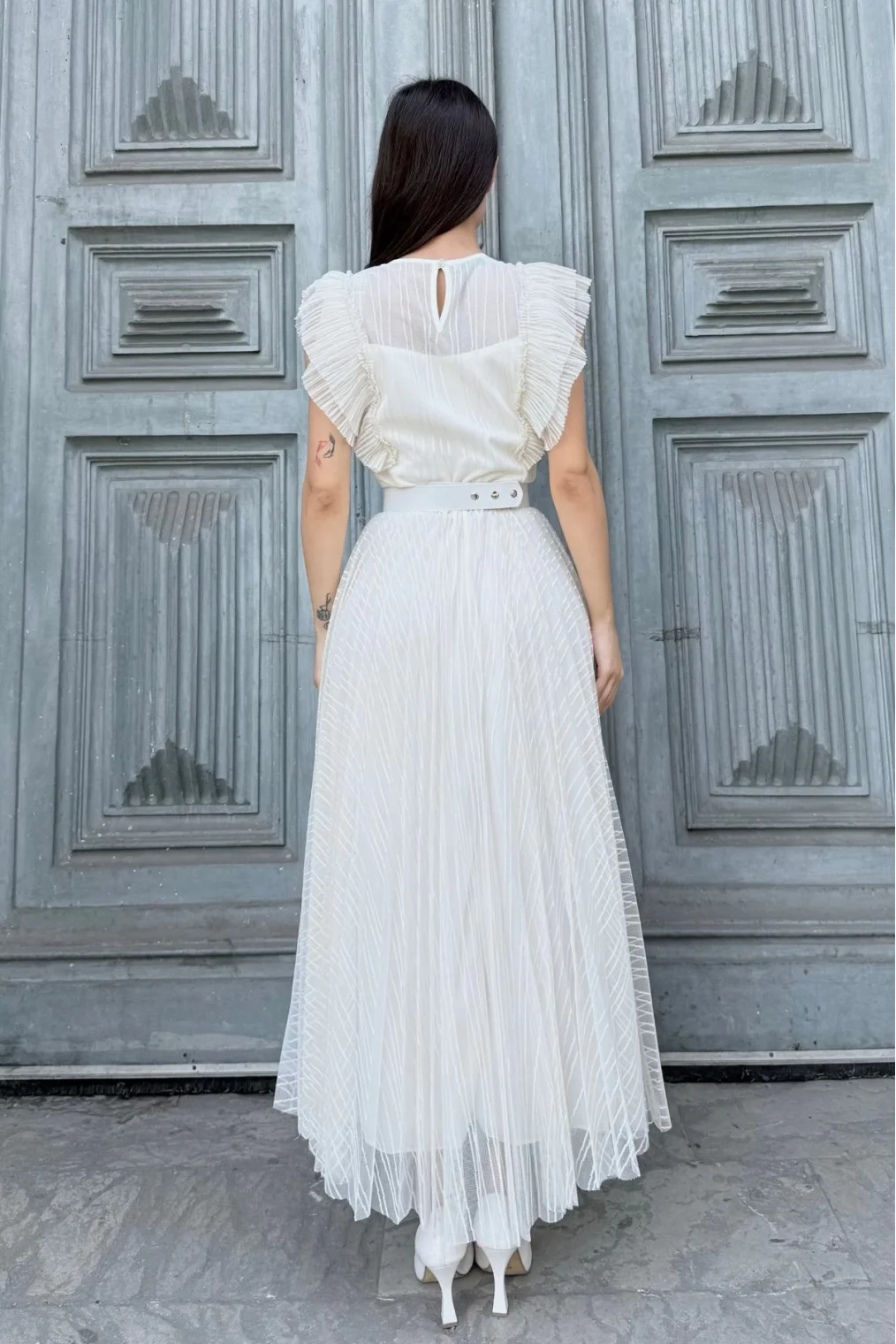 Straplez Yaka Omuz Fırfır Detaylı Kemerli Abiye Elbise 2282-Beyaz