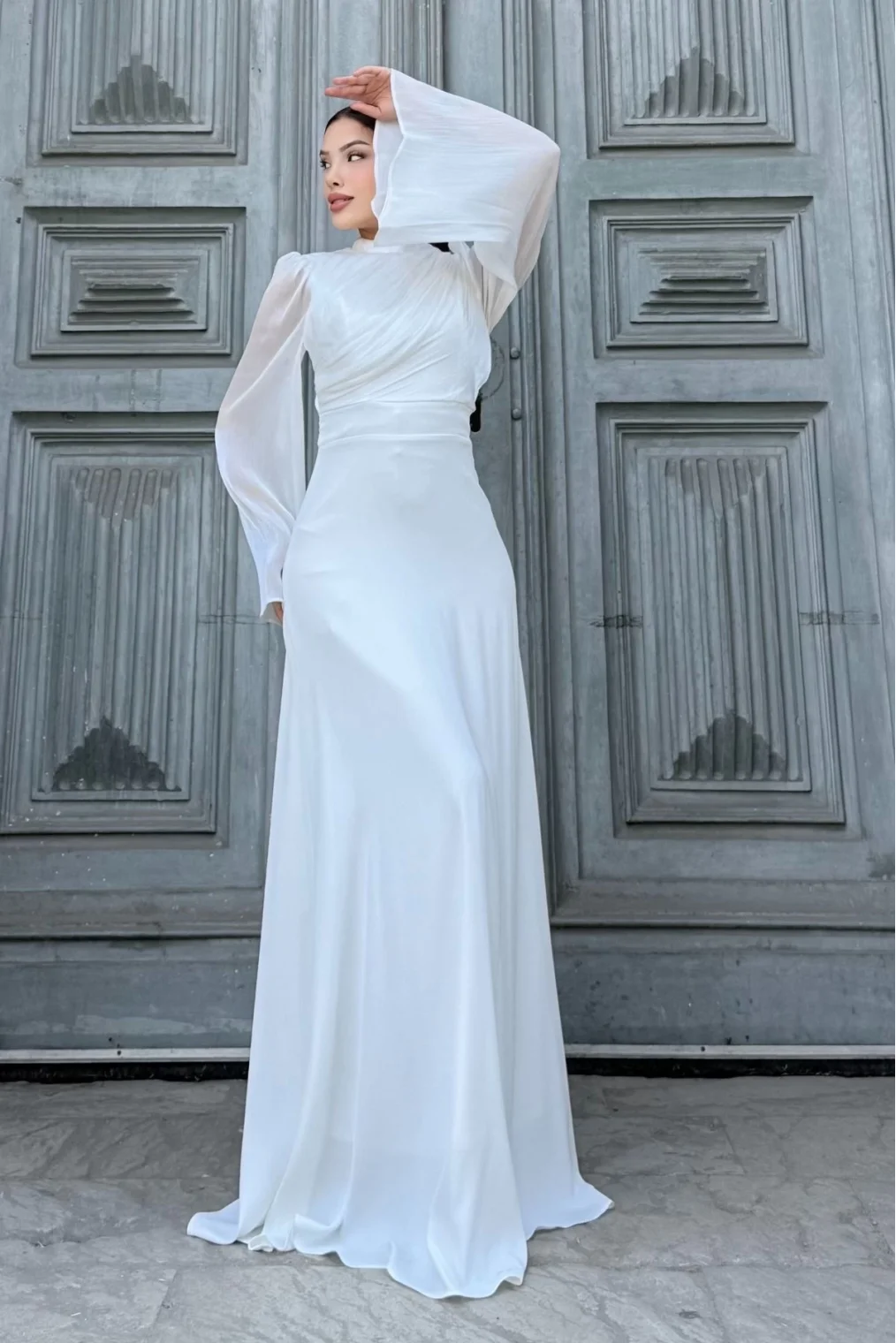 Göğüs Büzgü Detaylı Arkadan Bağlamalı Abiye Elbise 2287-Beyaz