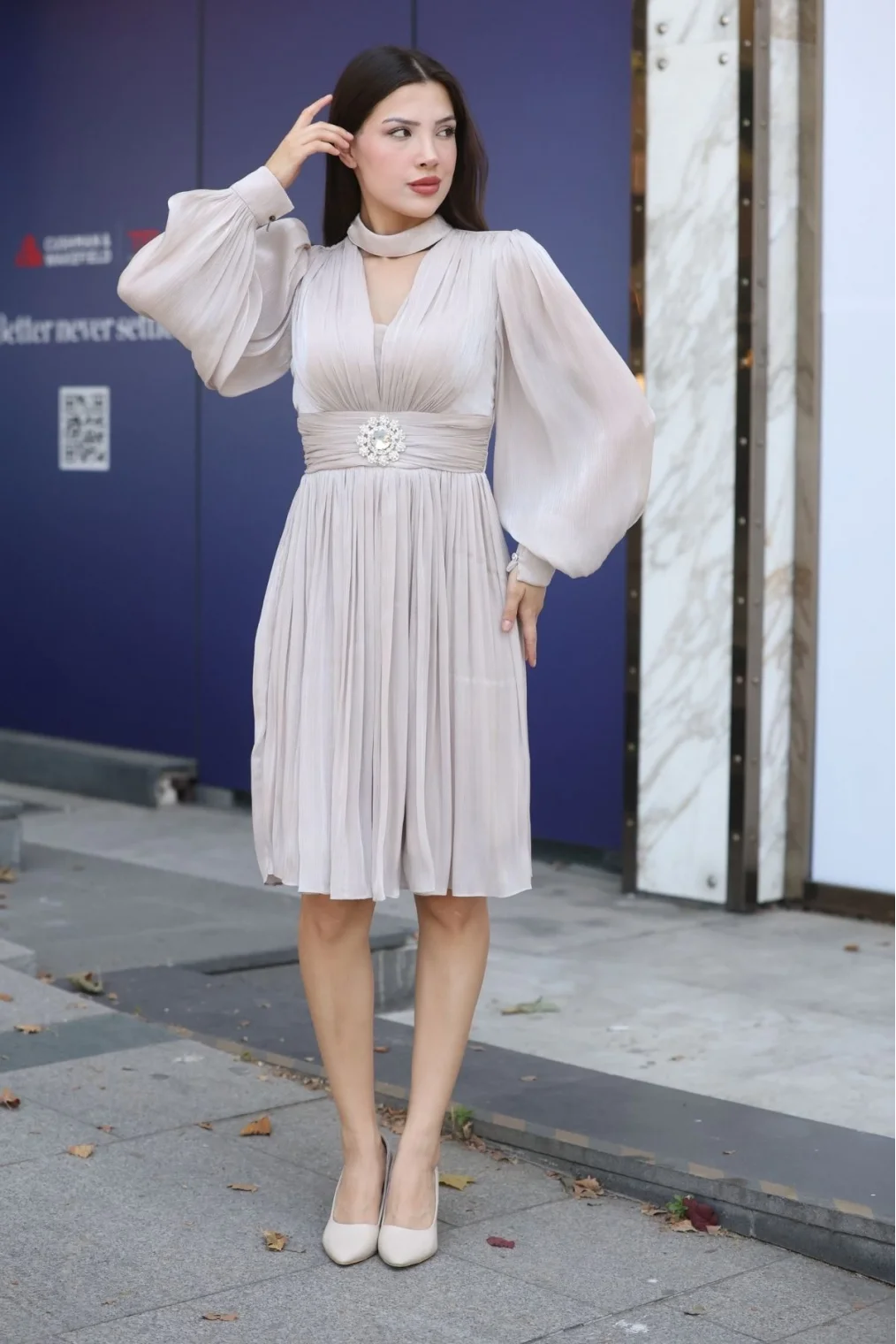 Aksesuar Detaylı Diz Boyu Abiye Elbise 2352-Bej