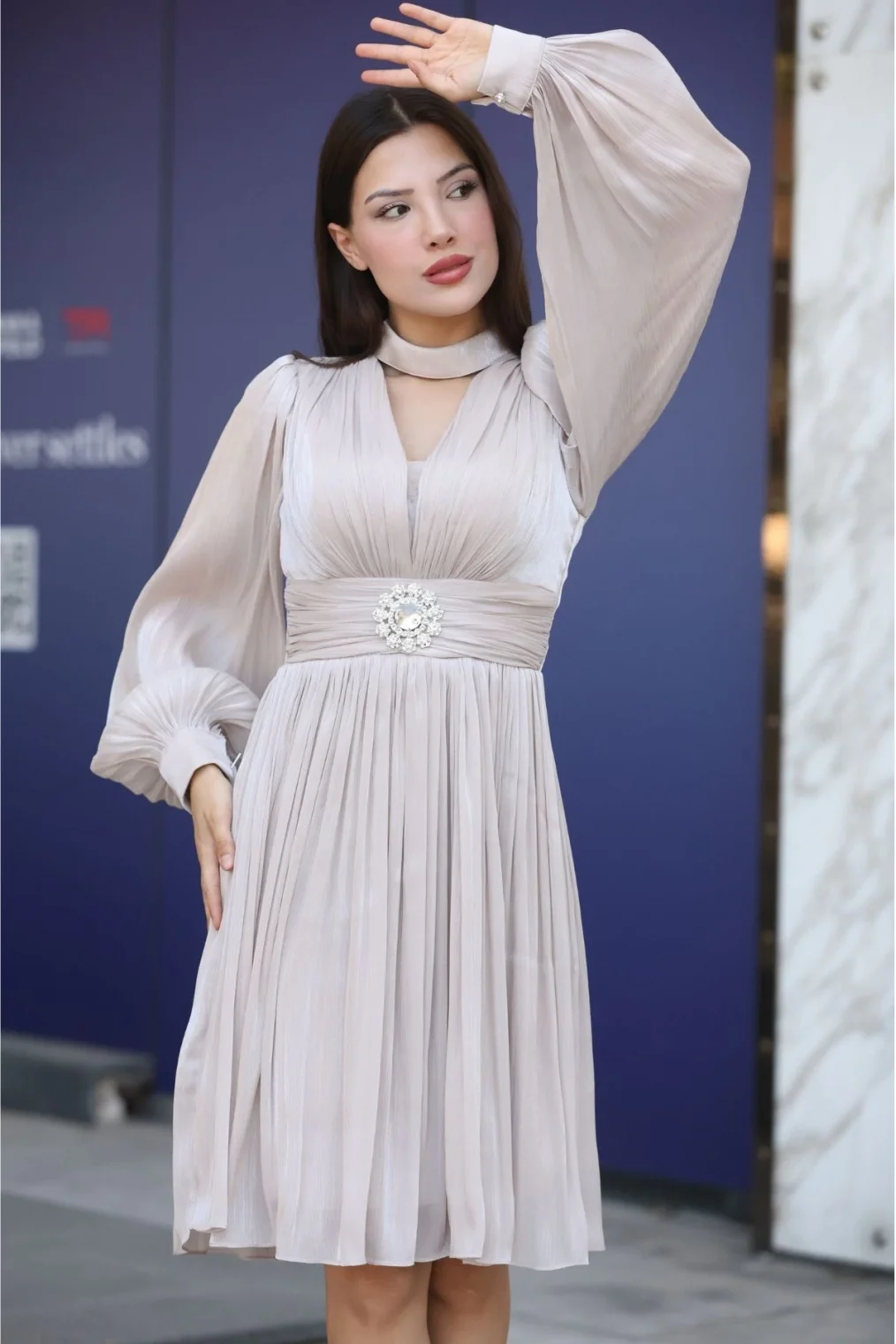 Aksesuar Detaylı Diz Boyu Abiye Elbise 2352-Bej