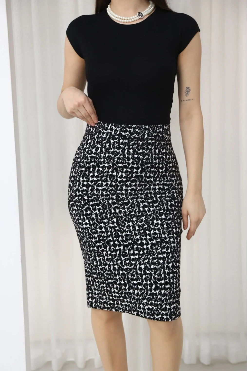 Flok Baskılı Kazayağı Desenli Midi Kalem Etek 6074-Siyah/Beyaz Kazayağı