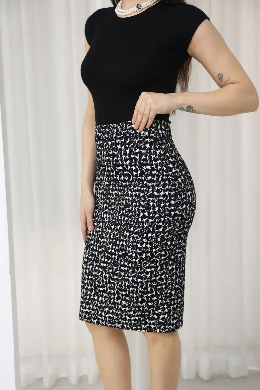 Flok Baskılı Kazayağı Desenli Midi Kalem Etek 6074-Siyah/Beyaz Kazayağı