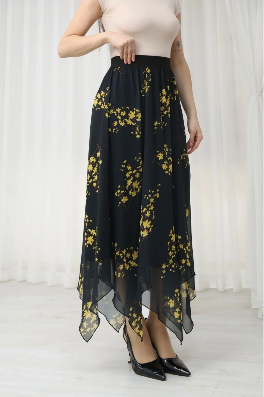 Beli Lastikli Asimetrik Şifon Etek 6071-Siyah / Sarı