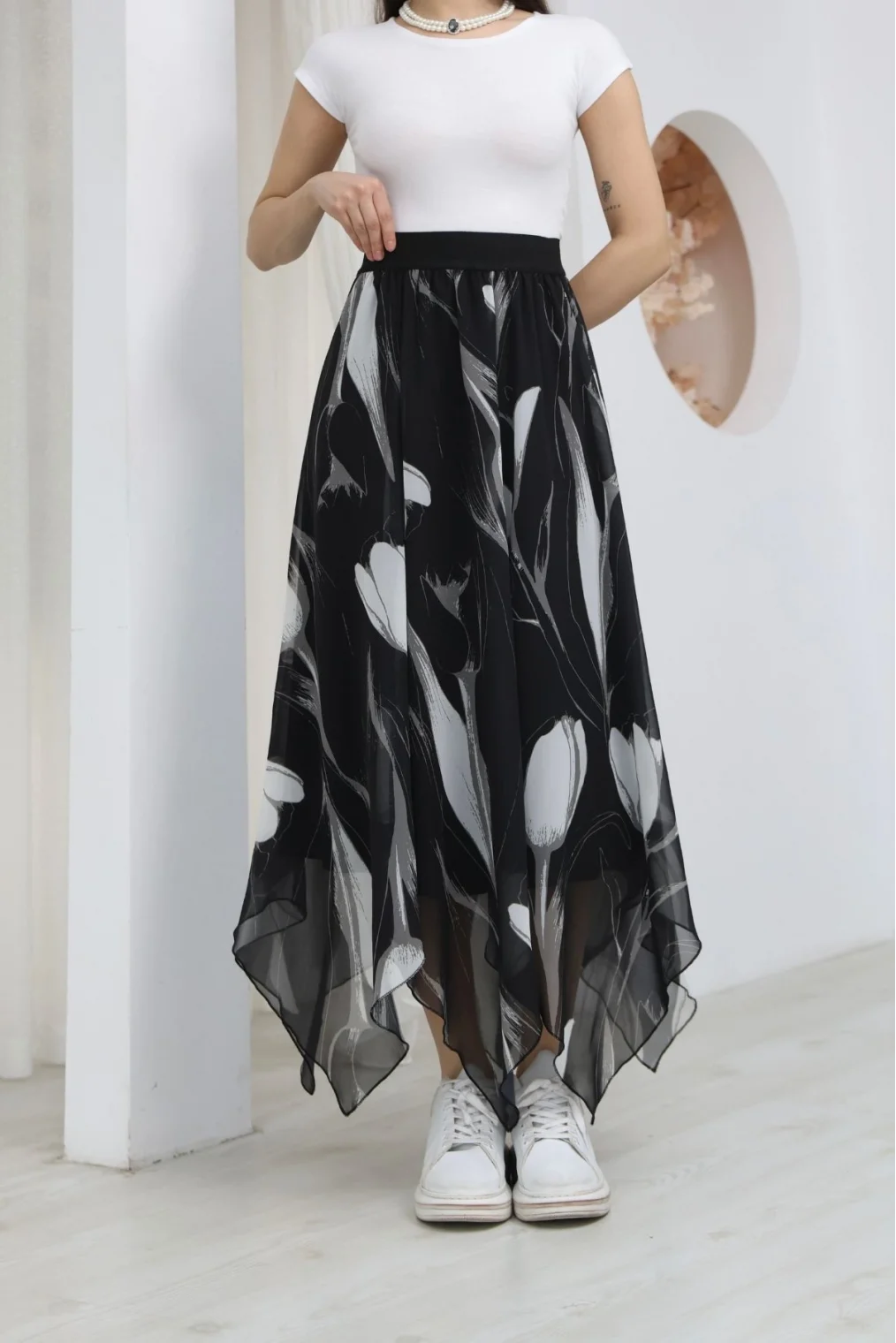 Beli Lastikli Asimetrik Şifon Etek 6071-Siyah / Beyaz