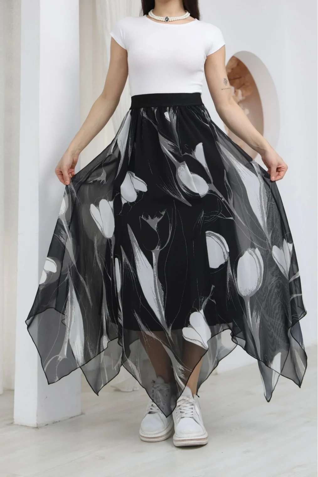 Beli Lastikli Asimetrik Şifon Etek 6071-Siyah / Beyaz