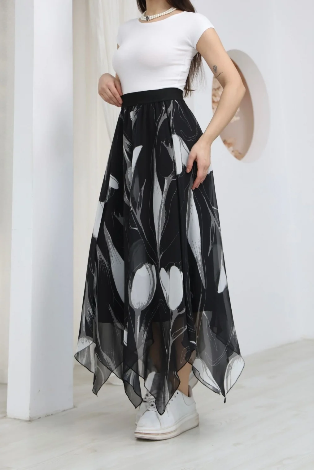 Beli Lastikli Asimetrik Şifon Etek 6071-Siyah / Beyaz