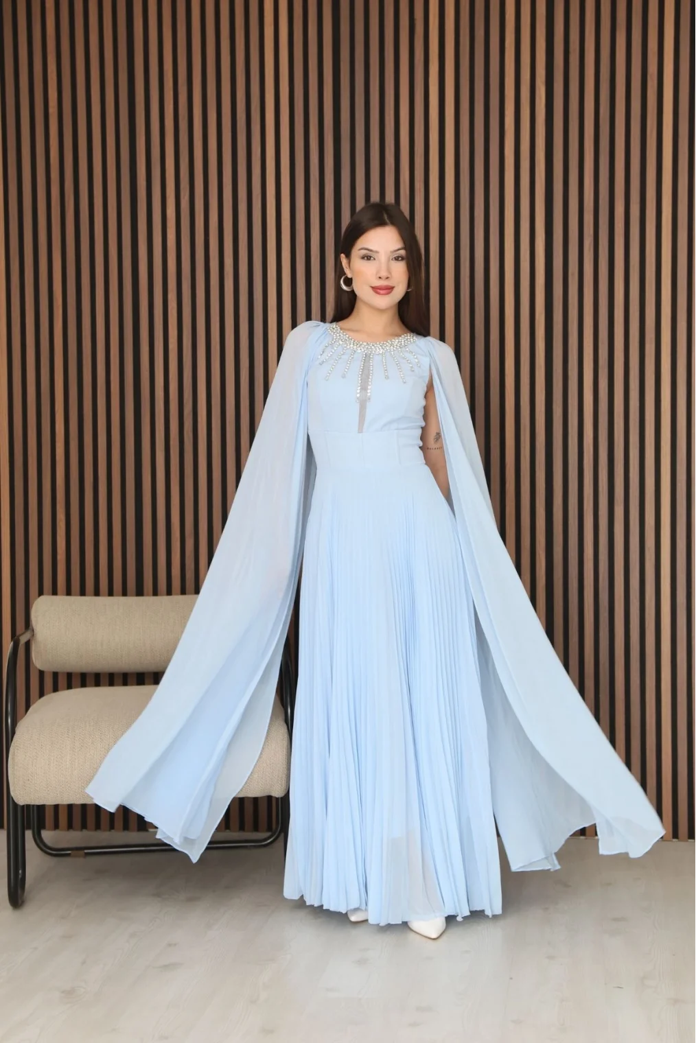 Pelerin Kollu Taş İşlemeli ve Bel Detaylı Abiye Elbise 2256-Bebe Mavisi