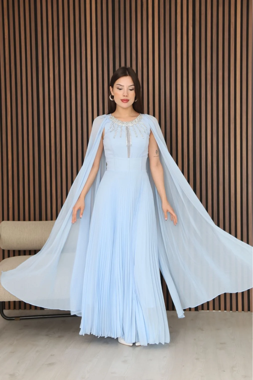 Pelerin Kollu Taş İşlemeli ve Bel Detaylı Abiye Elbise 2256-Bebe Mavisi