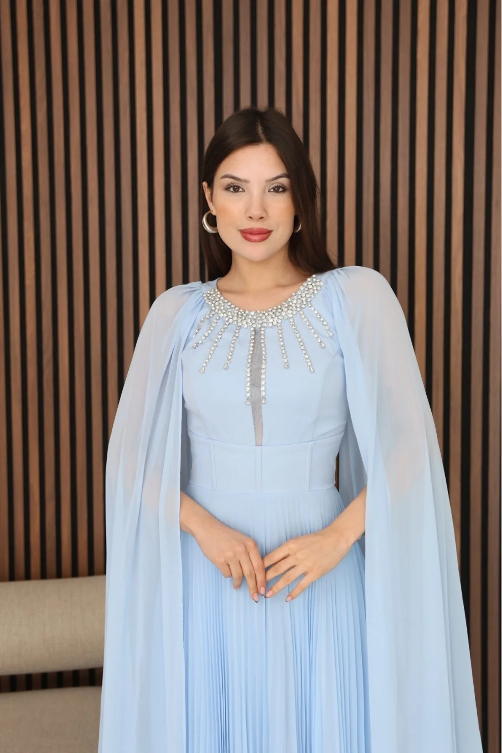 Pelerin Kollu Taş İşlemeli ve Bel Detaylı Abiye Elbise 2256-Bebe Mavisi