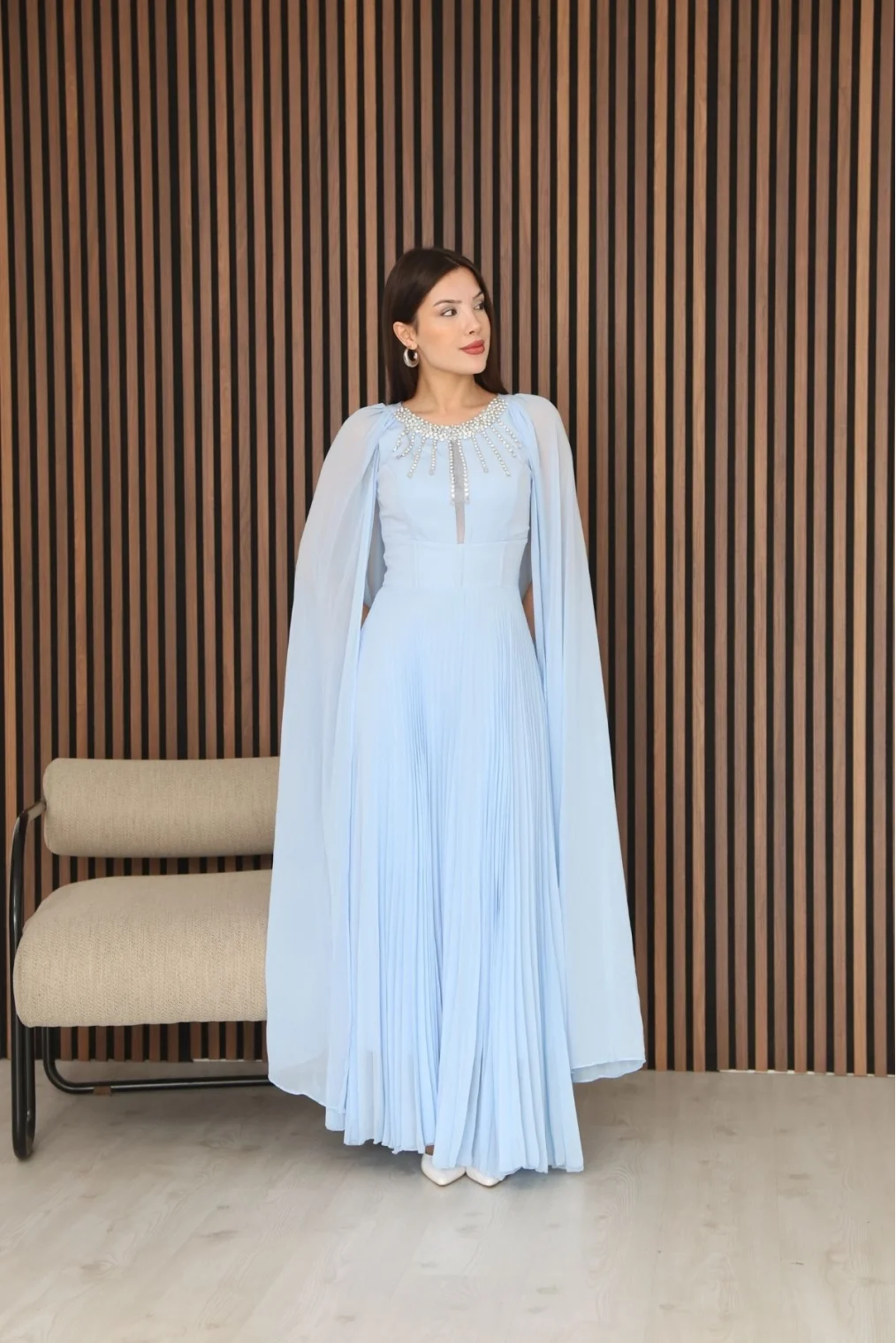 Pelerin Kollu Taş İşlemeli ve Bel Detaylı Abiye Elbise 2256-Bebe Mavisi