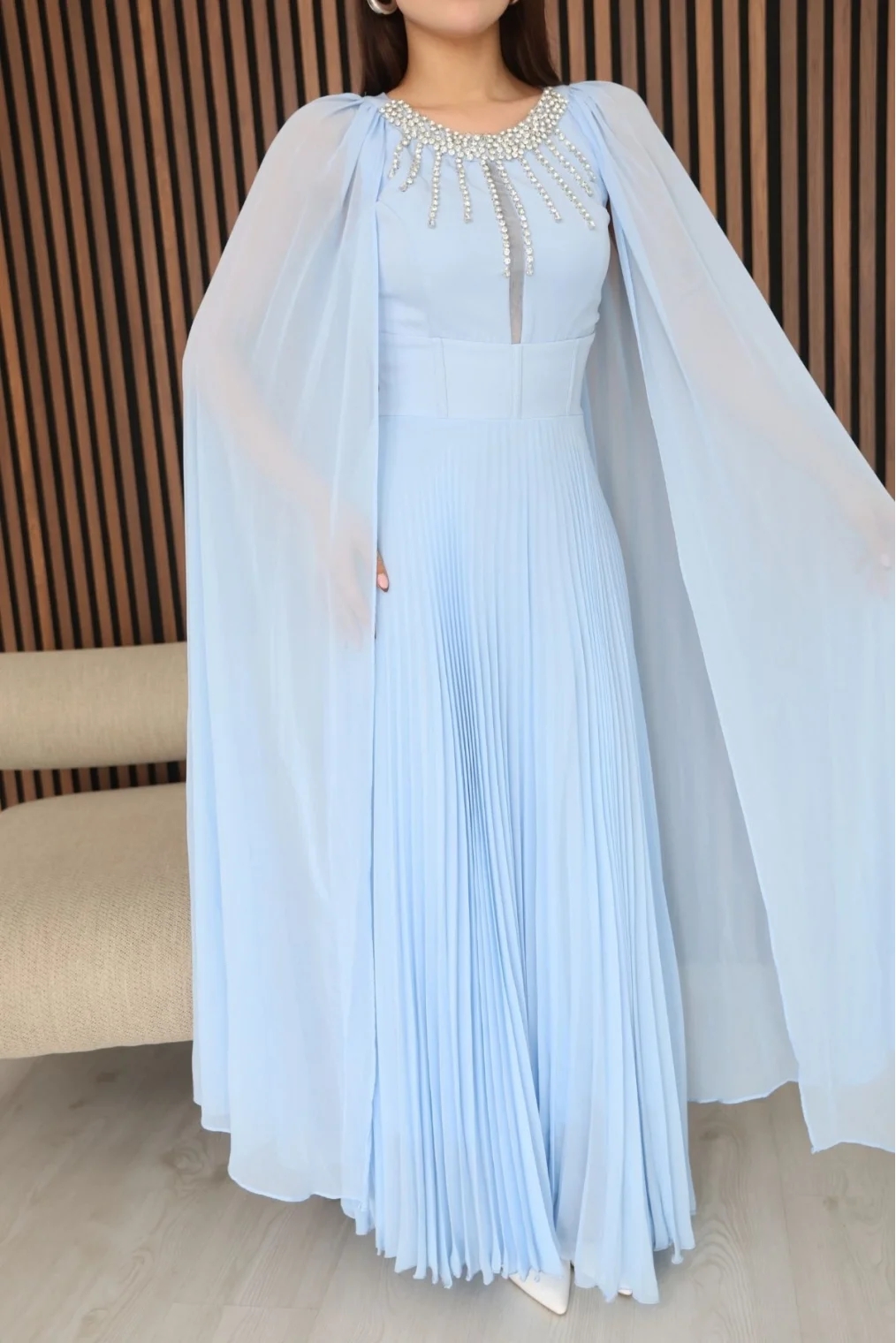 Pelerin Kollu Taş İşlemeli ve Bel Detaylı Abiye Elbise 2256-Bebe Mavisi