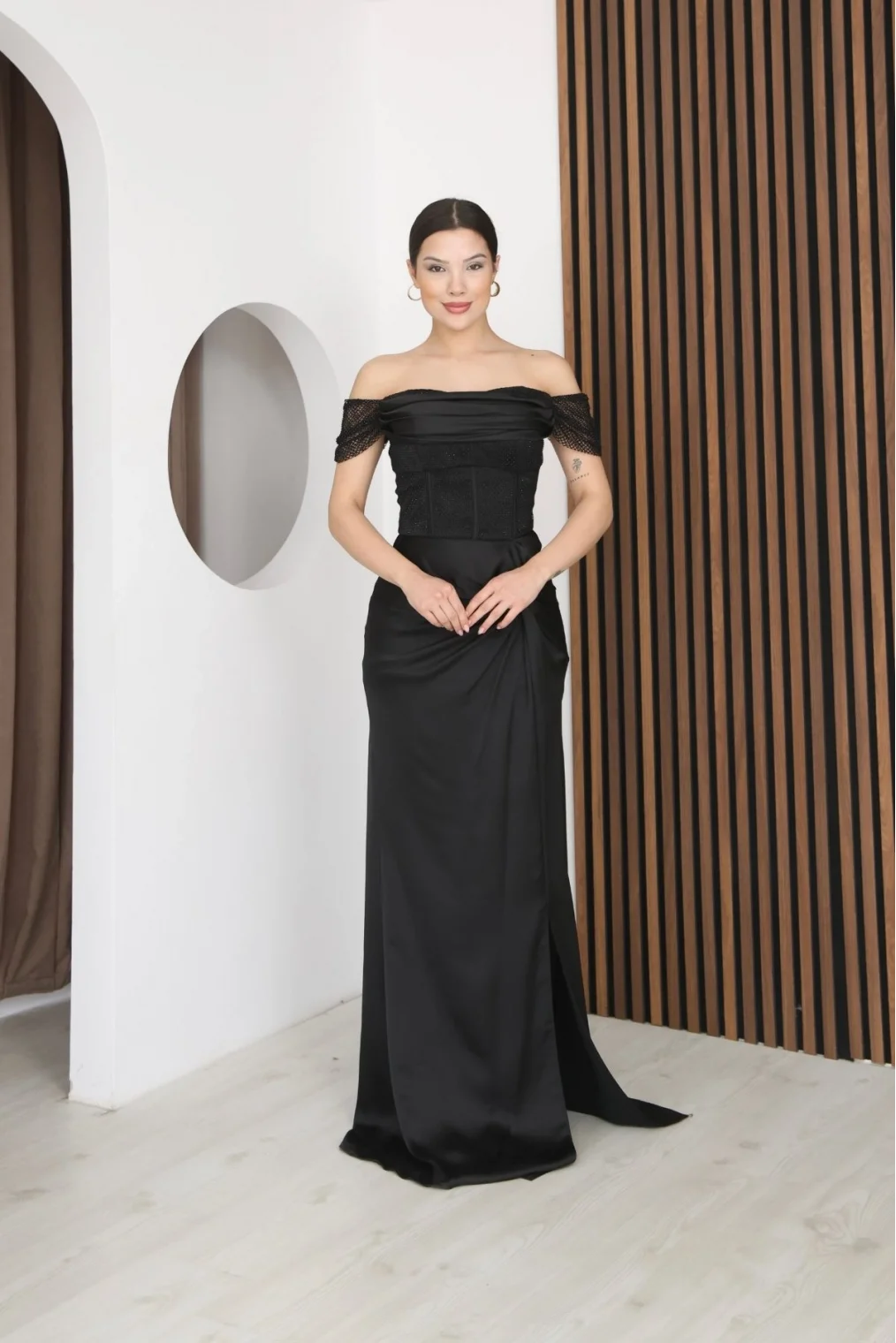 Straplez Yaka File ve Bel Detaylı Saten Abiye Elbise 2368-Siyah