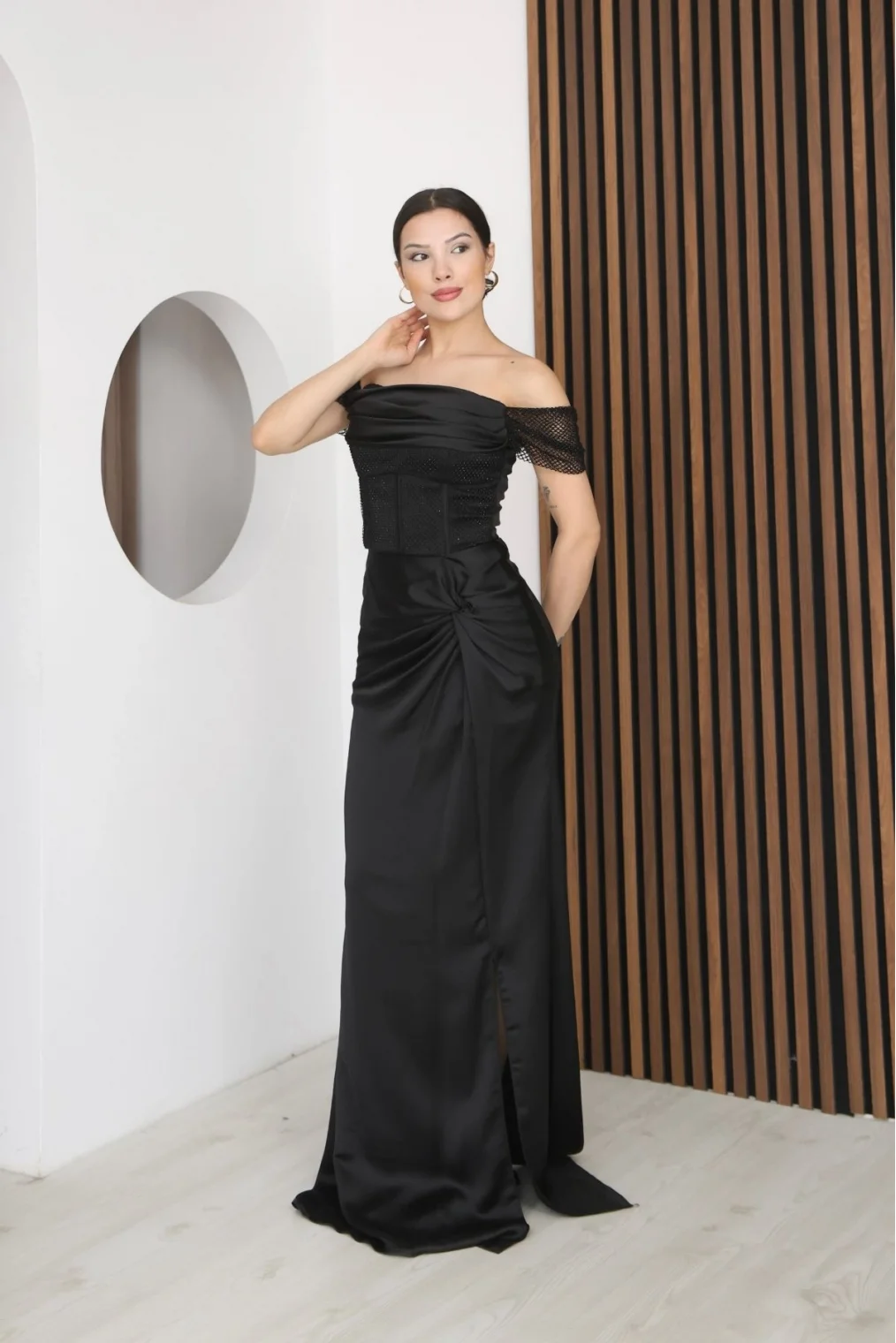 Straplez Yaka File ve Bel Detaylı Saten Abiye Elbise 2368-Siyah