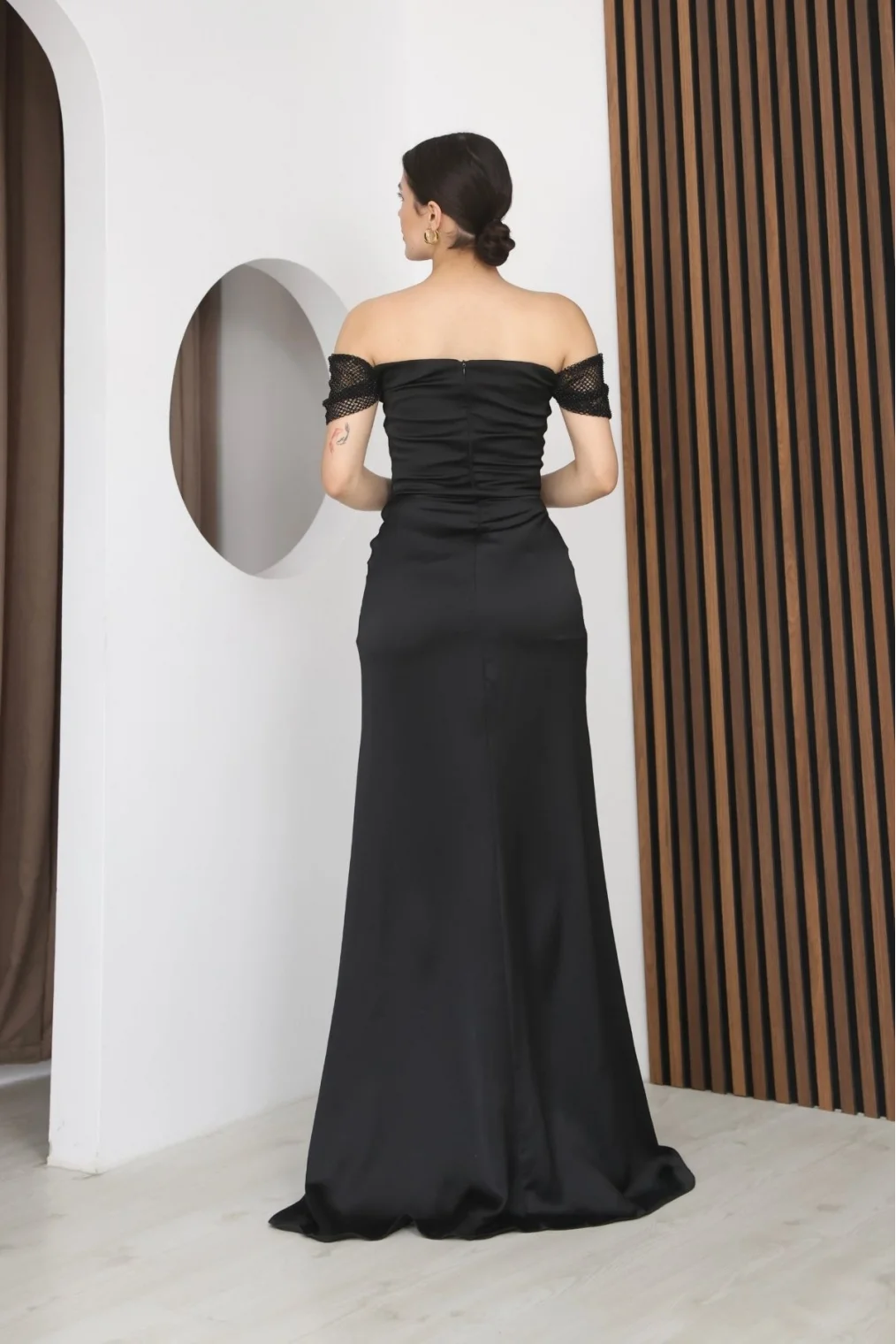 Straplez Yaka File ve Bel Detaylı Saten Abiye Elbise 2368-Siyah