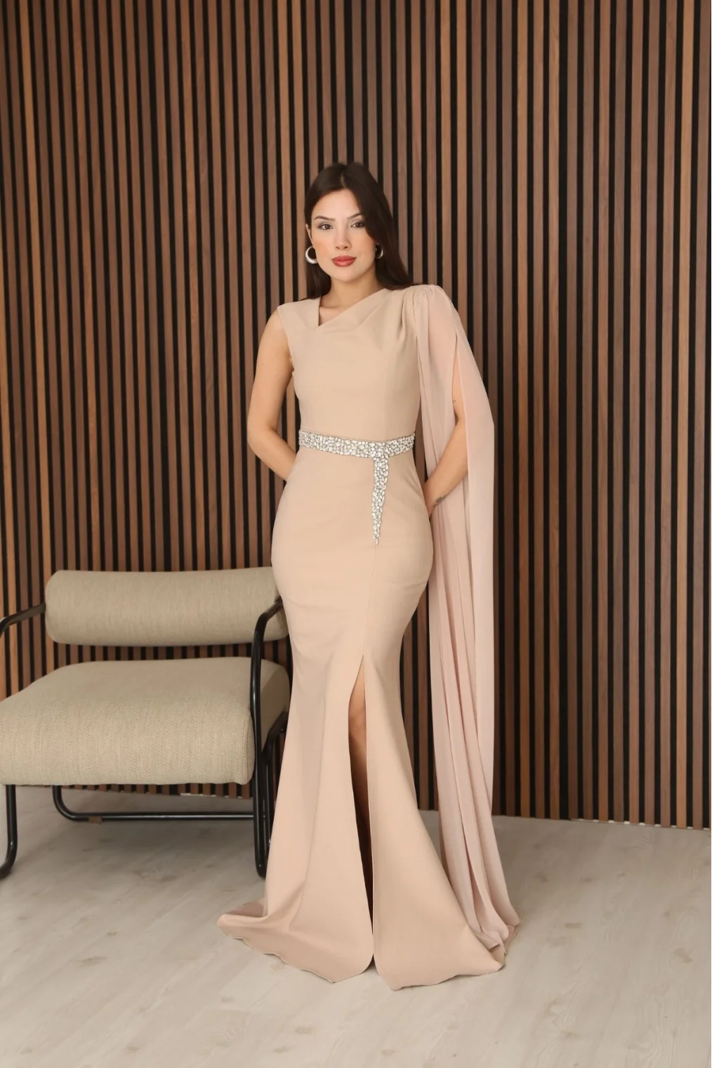 Taş Detaylı Pelerin Kol Balık Abiye Elbise 2366-Camel