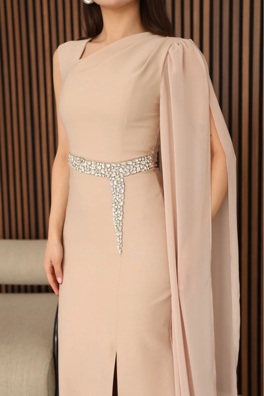 Taş Detaylı Pelerin Kol Balık Abiye Elbise 2366-Camel