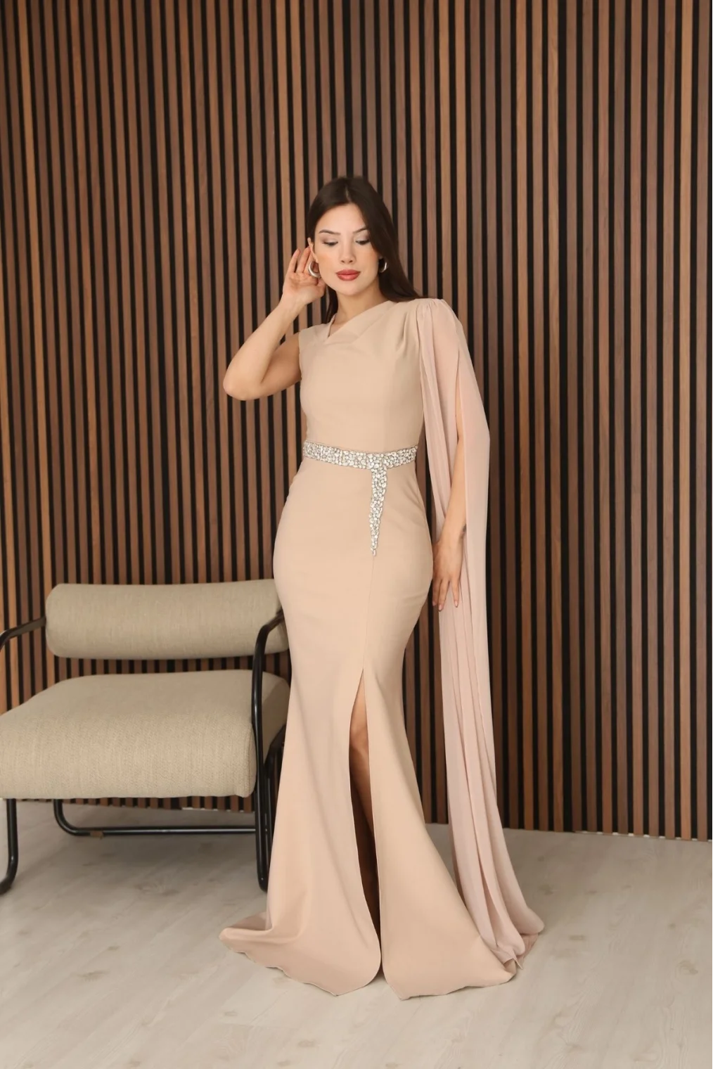 Taş Detaylı Pelerin Kol Balık Abiye Elbise 2366-Camel