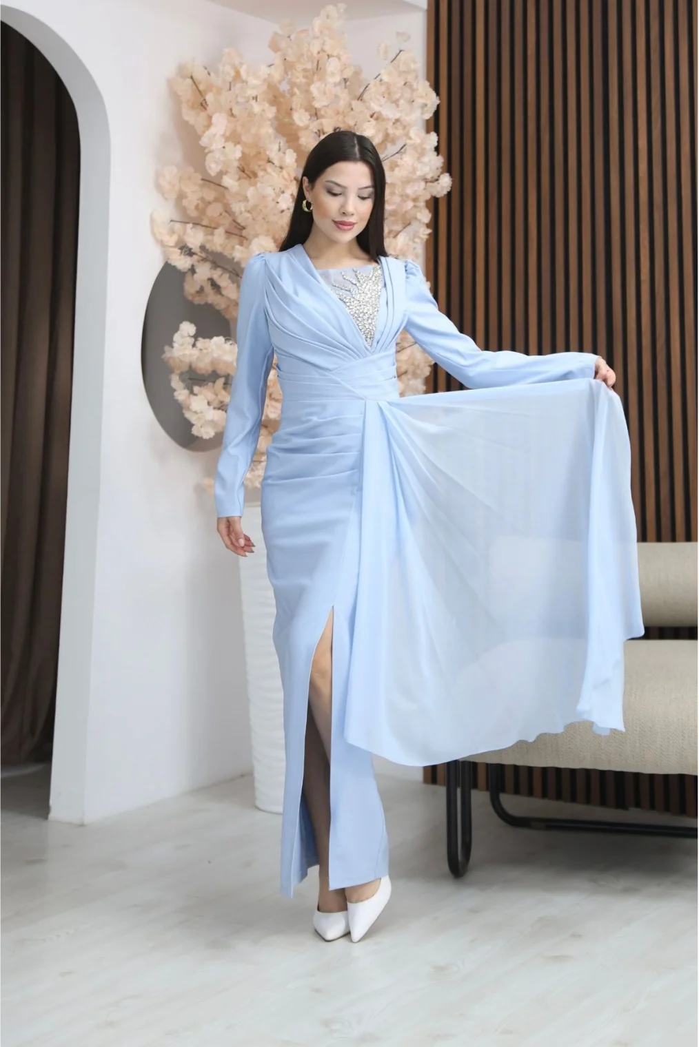 Taş İşlemeli ve Pile Detaylı Pelerinli Abiye Elbise 2312-Bebe Mavisi