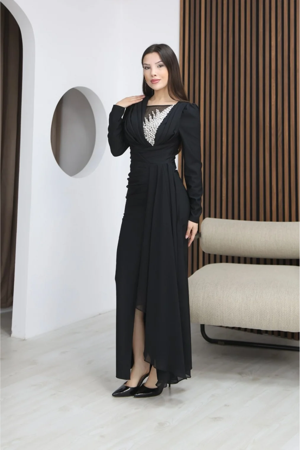 Taş İşlemeli ve Pile Detaylı Pelerinli Abiye Elbise 2312-Siyah