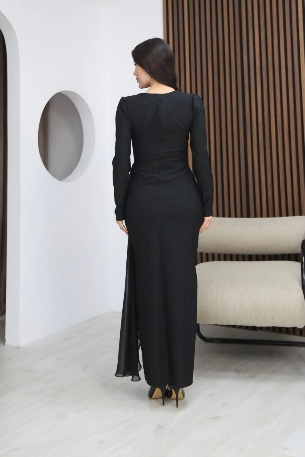 Taş İşlemeli ve Pile Detaylı Pelerinli Abiye Elbise 2312-Siyah