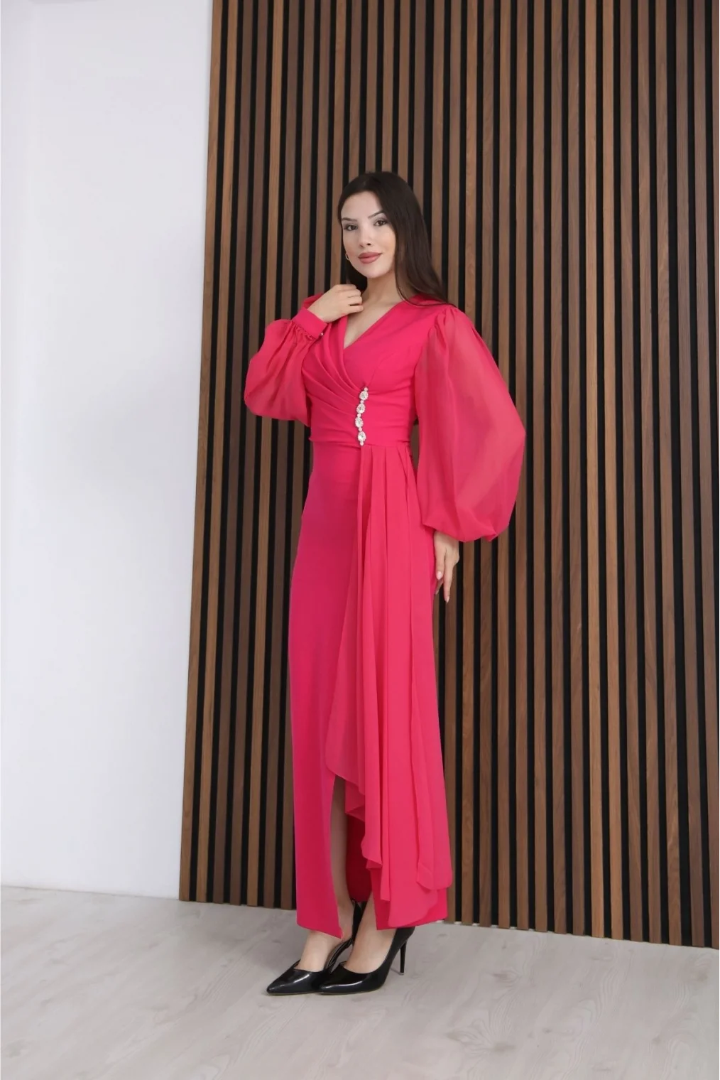 Kruvaze Yaka Şifon Kollu Bel Detaylı Pileli Uzun Abiye Elbise DP5997-Fuşya