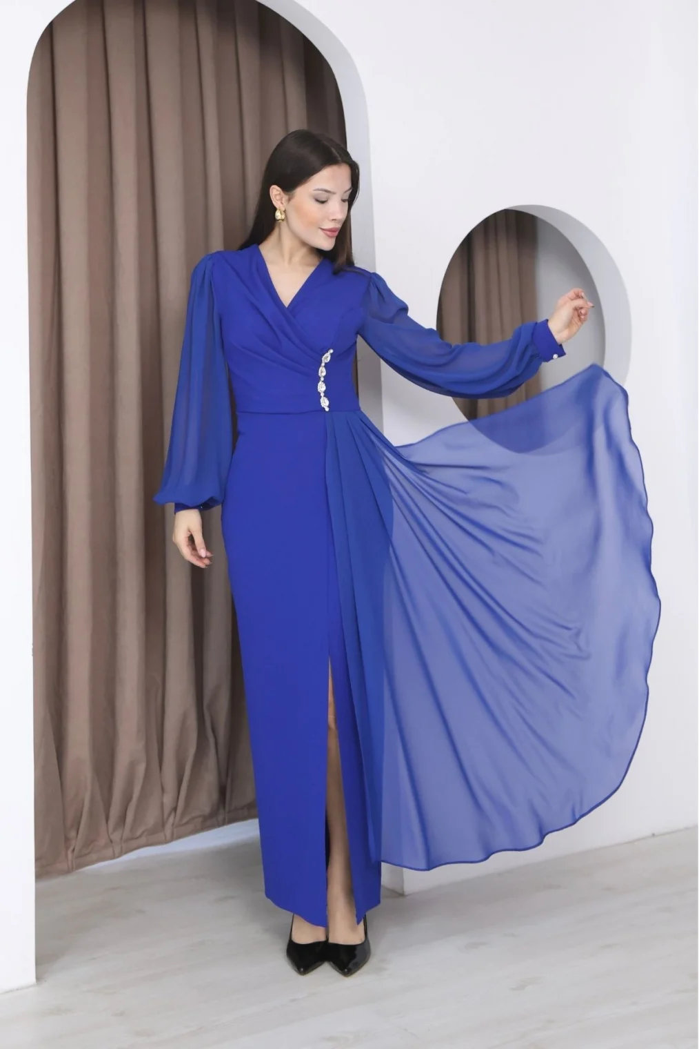 Kruvaze Yaka Şifon Kollu Bel Detaylı Pileli Uzun Abiye Elbise DP5997-Saks