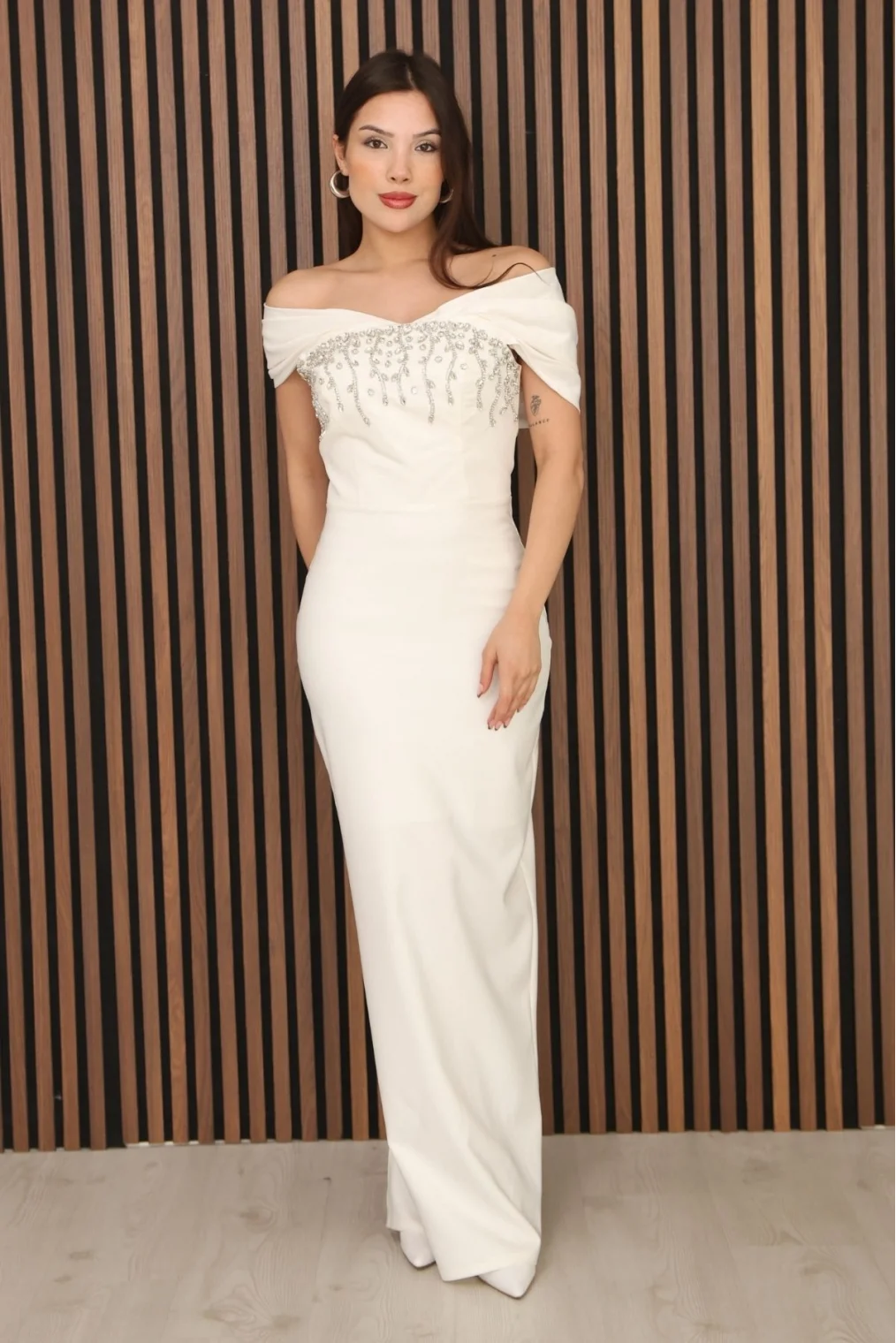 Kayık Yaka Taş İşlemeli Uzun Balık Abiye Elbise DP5996-Beyaz