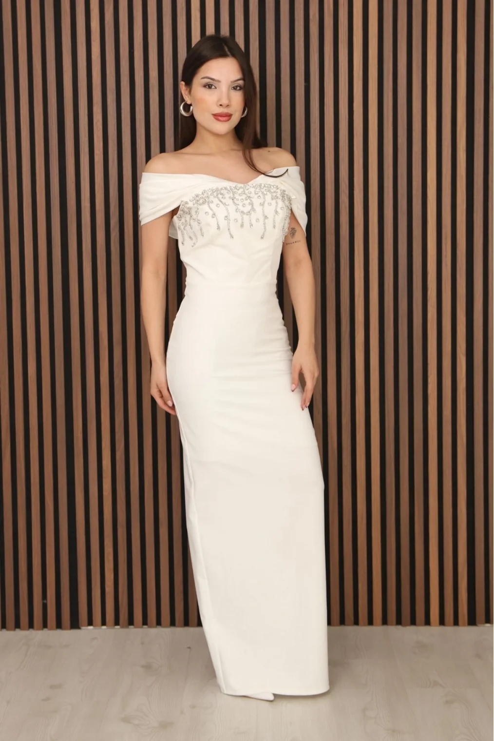 Kayık Yaka Taş İşlemeli Uzun Balık Abiye Elbise DP5996-Beyaz