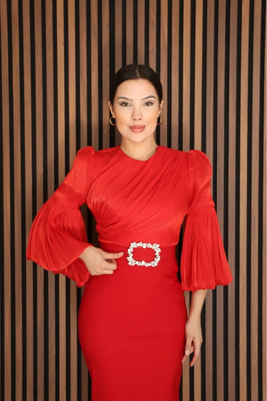 Göğüs Büzgü Detaylı Balon Kol Kalem Midi Elbise 2293-Kırmızı