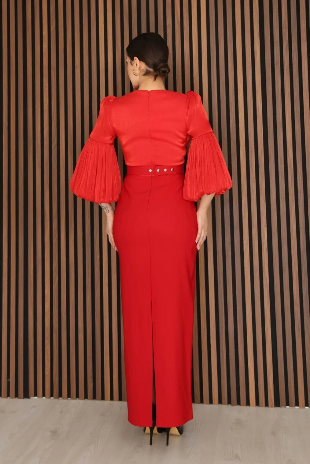 Göğüs Büzgü Detaylı Balon Kol Kalem Midi Elbise 2293-Kırmızı