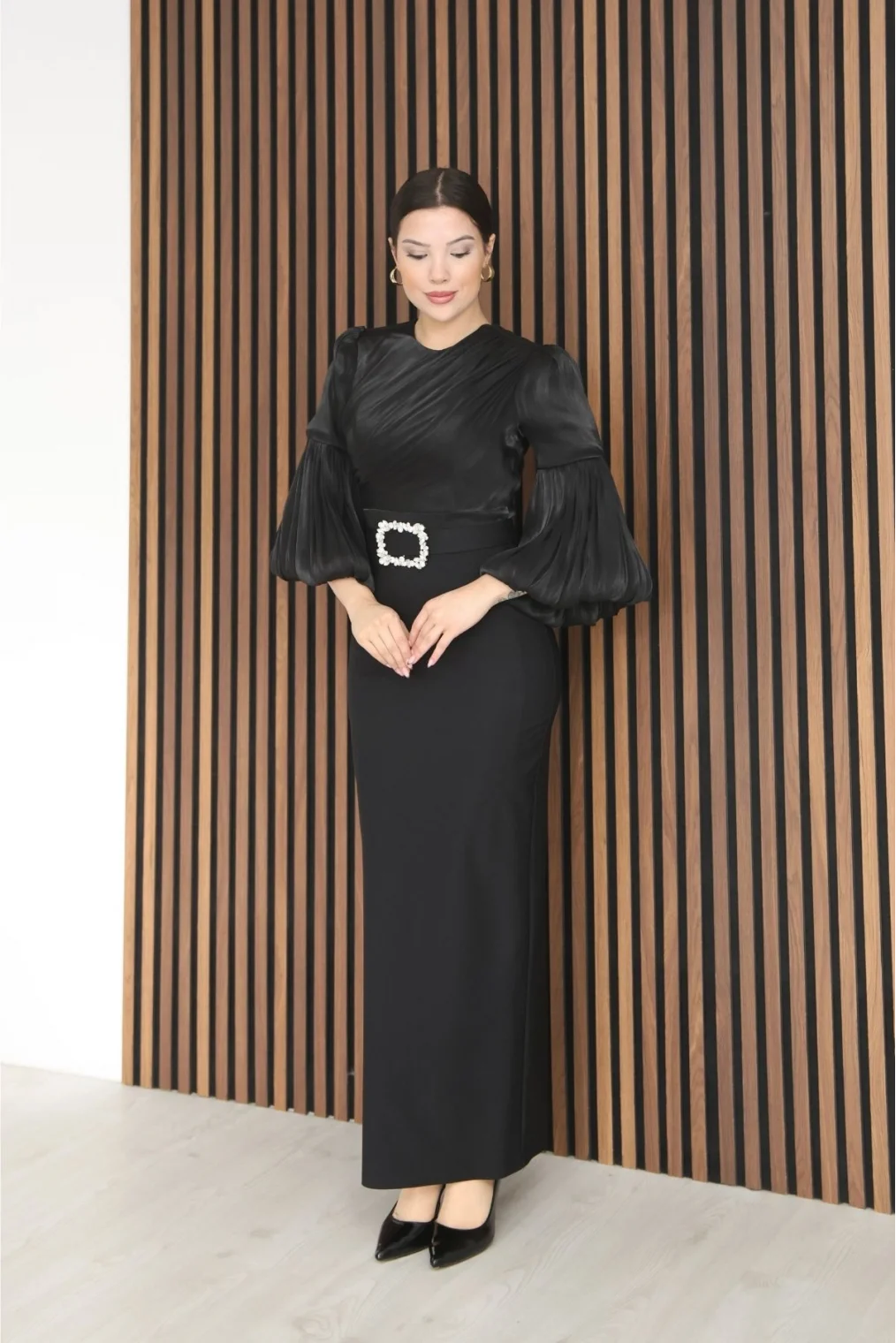 Göğüs Büzgü Detaylı Balon Kol Kalem Midi Elbise 2293-Siyah