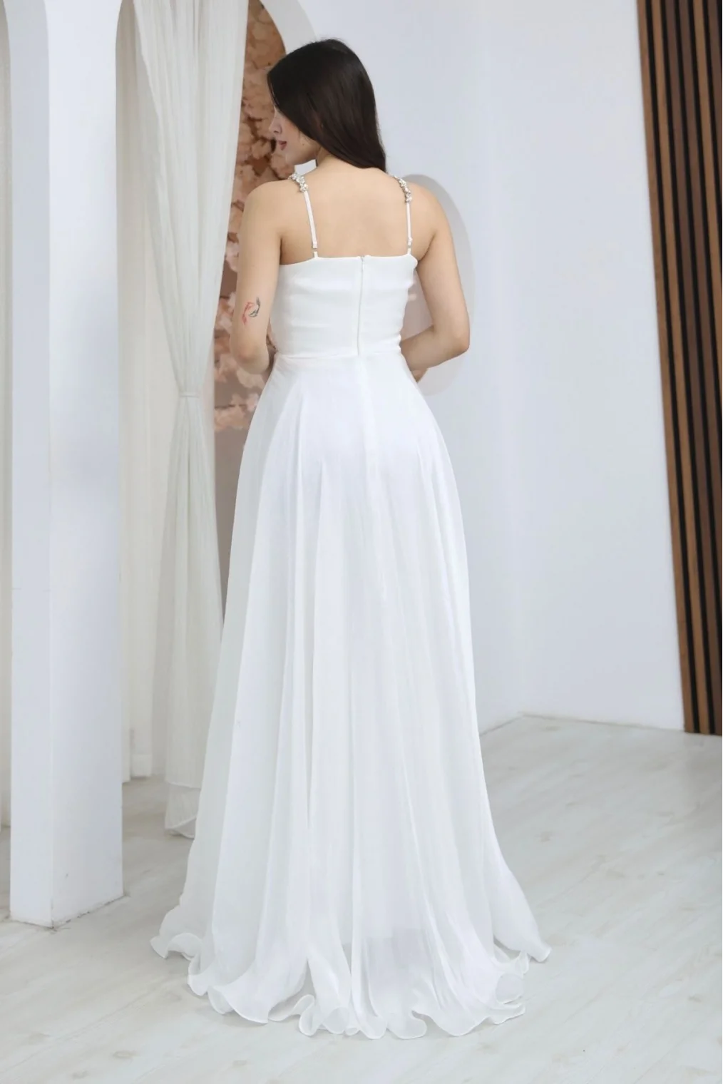 Taş Askılı Büzgü Detaylı Yırtmaçlı Abiye Elbise 2365-Beyaz