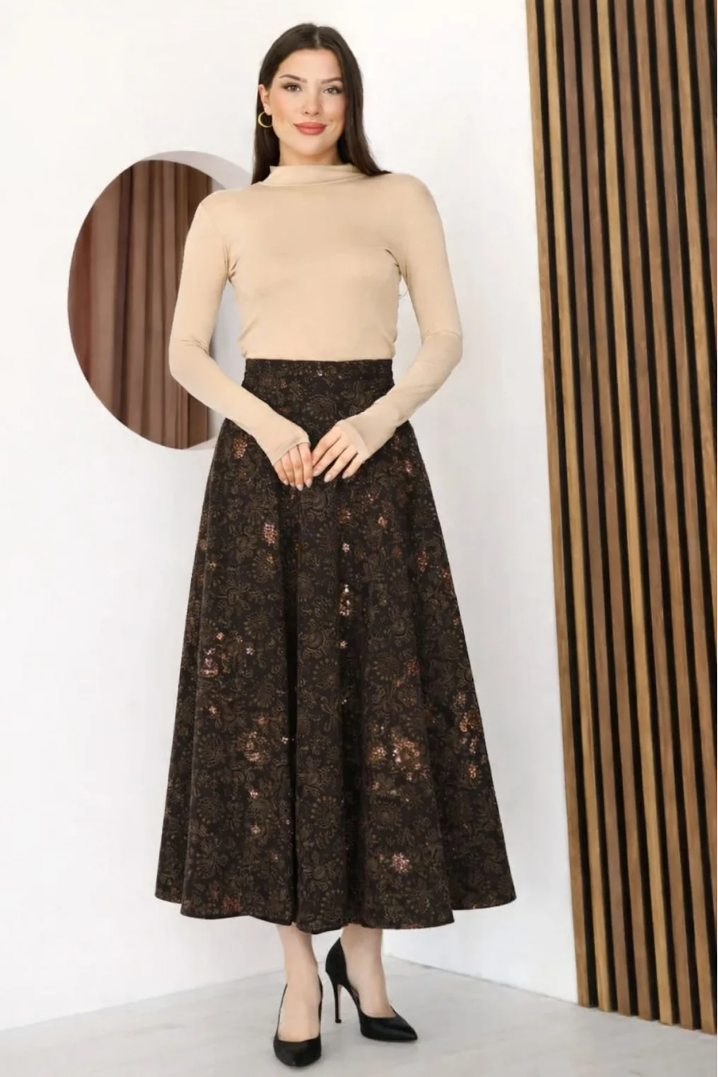 Baskılı ve Payetli Kadife Uzun Kloş Etek 6079-Kahve/Camel